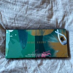 Bobbi Brown shadow pallet.